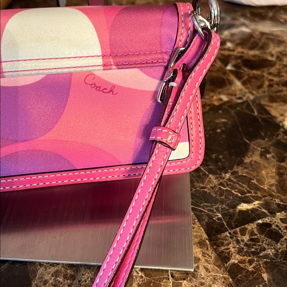 Coach Pink Scarf Print Zoe Signature Turn-Lock Wristlet EUC - Picture 10 of 16
